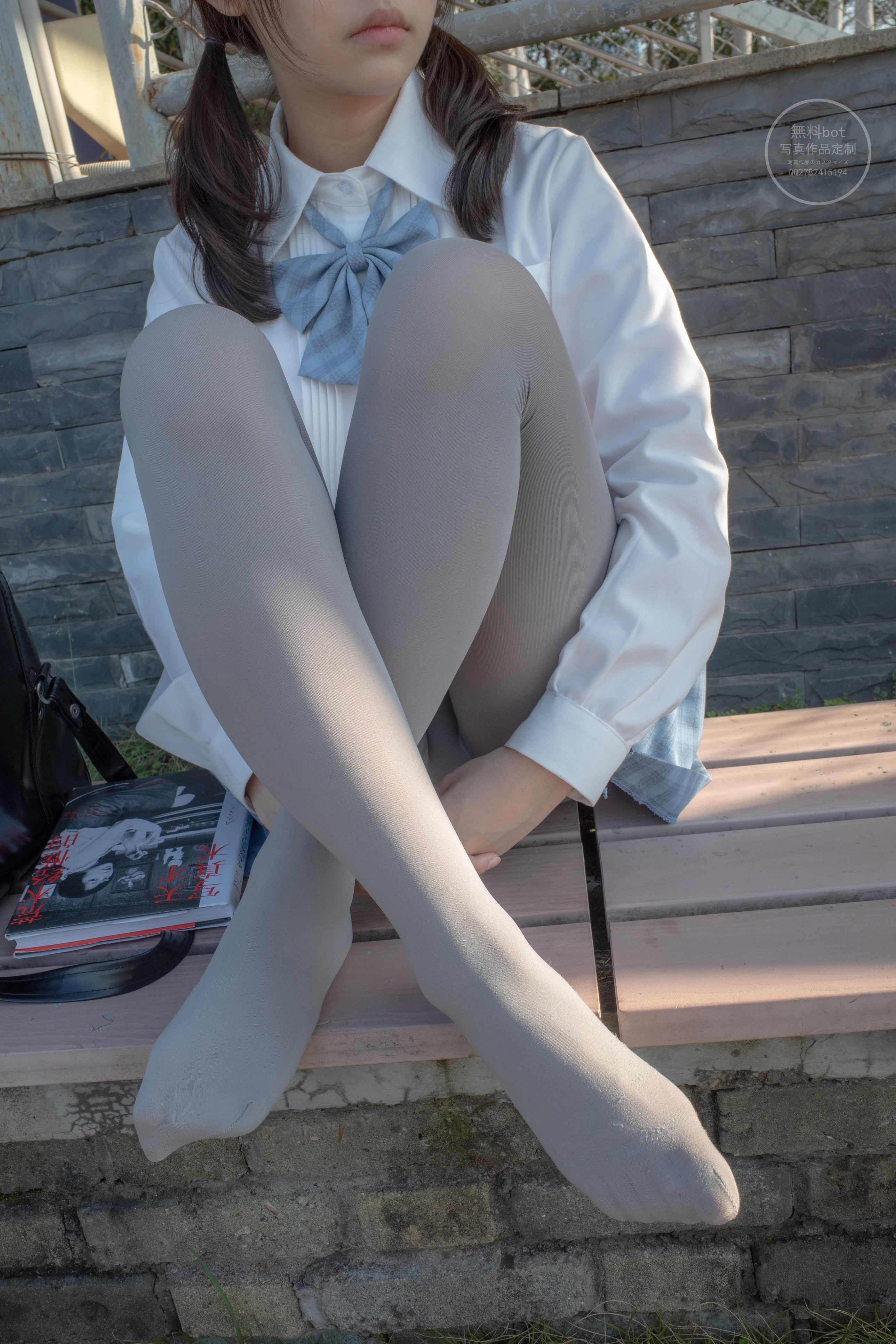 森萝财团 有料 NO.030 小香 户外公园里的JK制服灰丝美腿 [100P] 1