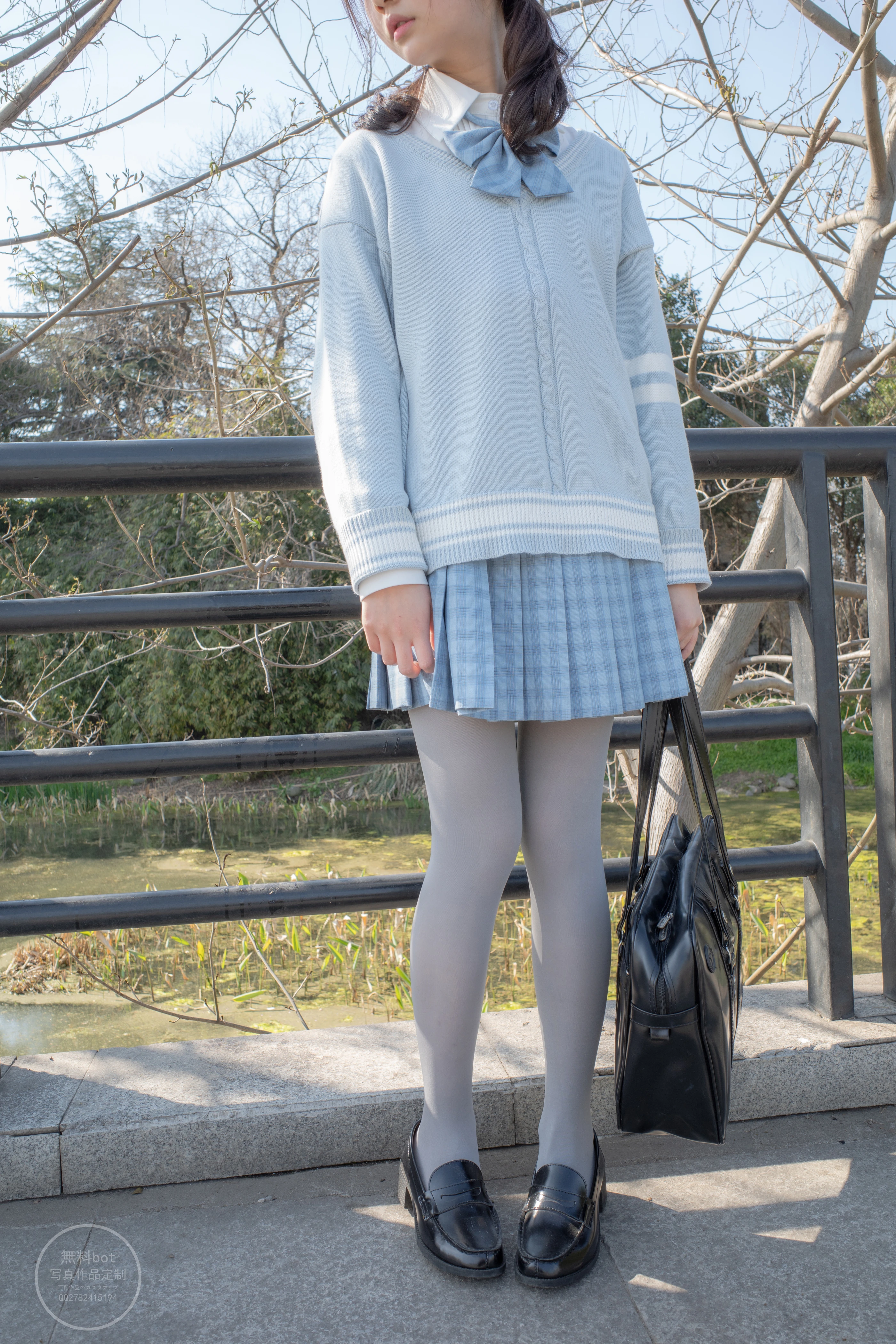 森萝财团 有料 NO.030 小香 户外公园里的JK制服灰丝美腿 [100P] 2