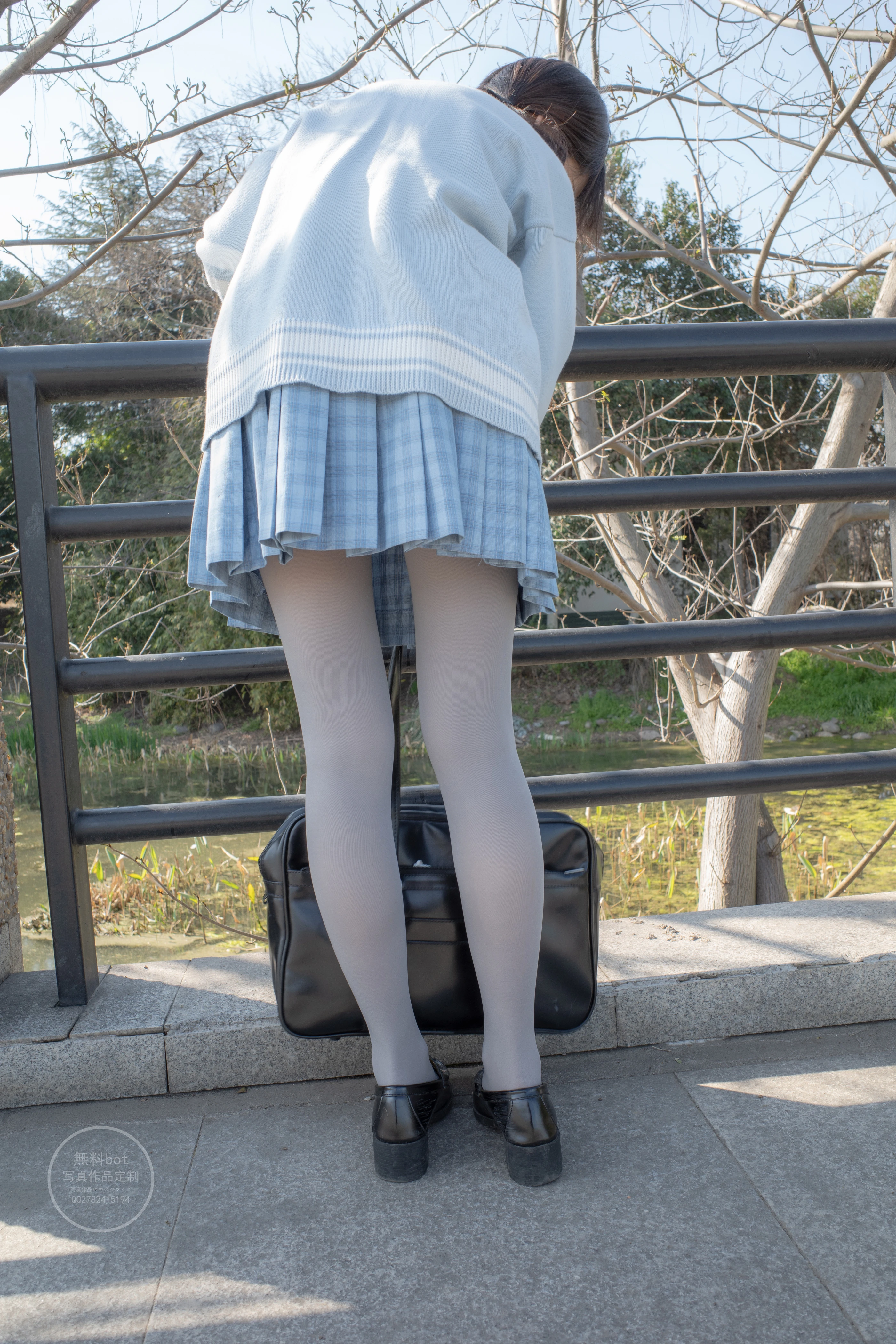 森萝财团 有料 NO.030 小香 户外公园里的JK制服灰丝美腿 [100P] 3